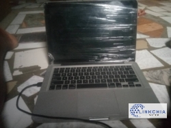 Apple Laptop 